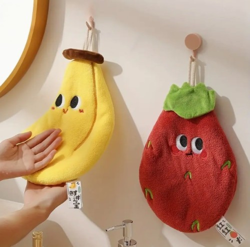 4팩 귀여운 과일 모양 매달리는 핸드 타월 - 부드럽고 흡수력 좋은 폴리에스터 혼방 주방 & 욕실 타월, 현대적인 과일 디자인 (바나나, 아보카도, 토마토, 딸기), 유쾌한 디자인의 내구성 있는 타월 소재