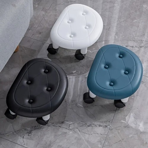 의자 바퀴 달린 롤링 로우 스툴 모바일 스툴 캐스터 포름알데히드 프리 플라스틱 풋레스트 홈 거실 침실 편안한 다목적 현관 욕실에 이상적 신발 갈아입기 및 정리용 작은 스툴